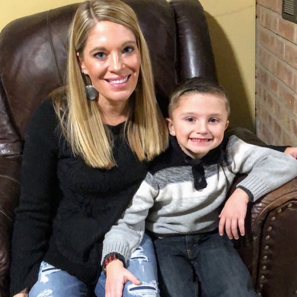 Meet your Posher, Elizabeth - Picture 2 of 2